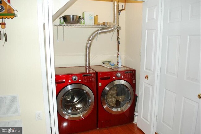 Building Photo - 4070 Fountainside Ln