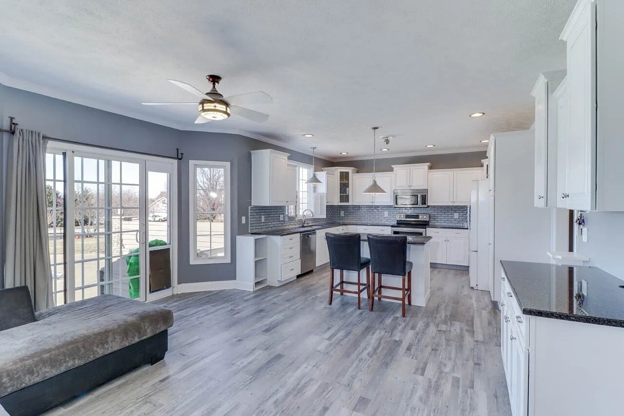 Building Photo - 2201 Knollbrook Way