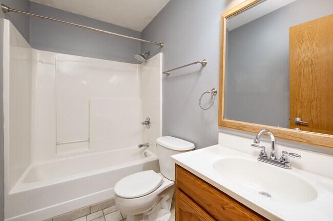 Building Photo - 5831 Belle Ave