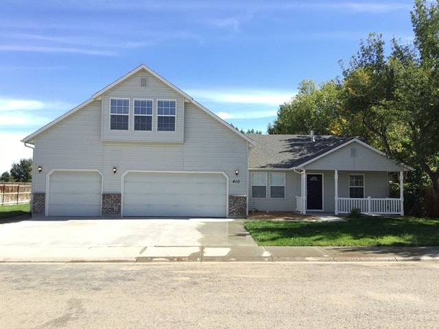 Building Photo - 410 S Saddlerock Ave