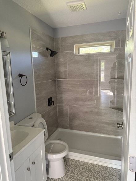 Building Photo - 1602 Forbes Ct