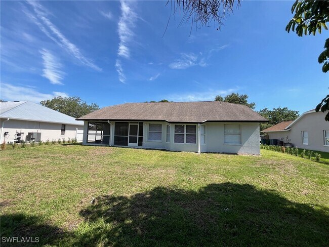 Building Photo - 2285 River Reach Dr