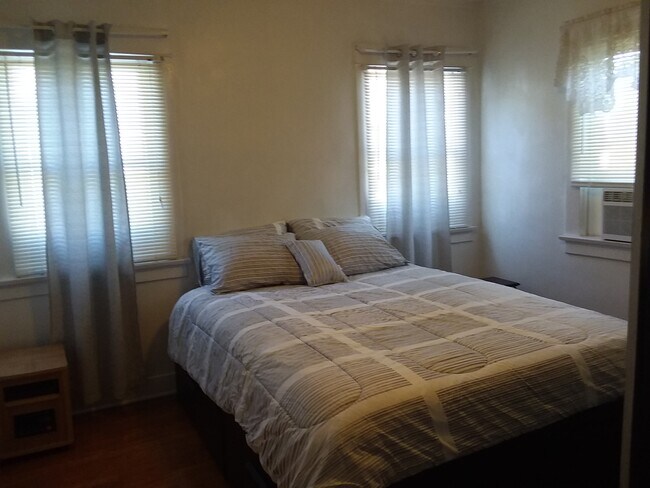 Bedroom - 616 W 40th Pl