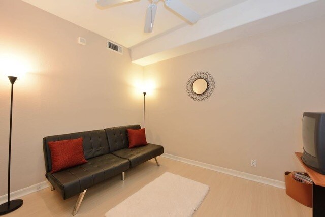 Building Photo - 117 N Gale Dr