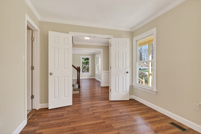 Building Photo - 5 Bed, 2.5 Bath Home in the Heart of Red Mill Farms