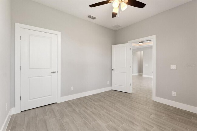 Building Photo - 643 James Ct