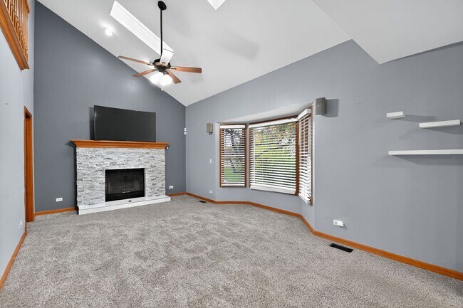 Building Photo - 1163 Shoreline Dr