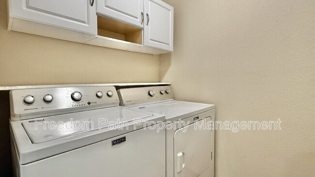 Building Photo - 3783 Pandion Dr