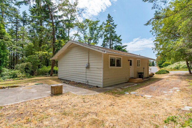 Building Photo - Recently Remodeled 2 bed 1 bath Home in Si...