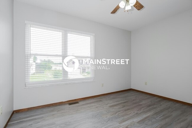 Building Photo - 3 Bedroom Pet-Friendly Home in Florissant, MO with Main Street Renewal