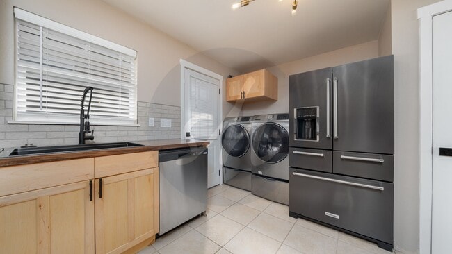 Building Photo - Modern Duplex in Old Colorado City