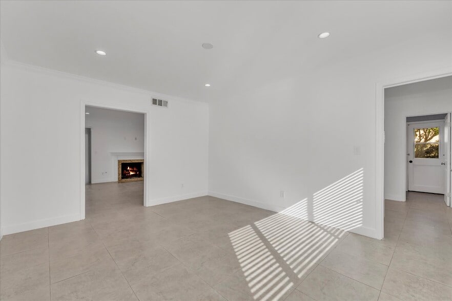 Building Photo - 8201 Clemens Ave