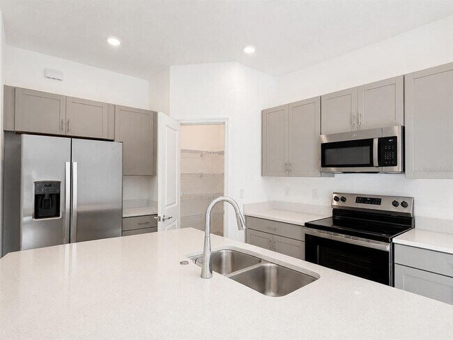 Building Photo - 15144 Cuzcorro Ct