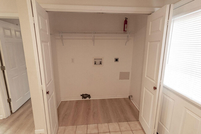 Building Photo - 1325 Godas Cir