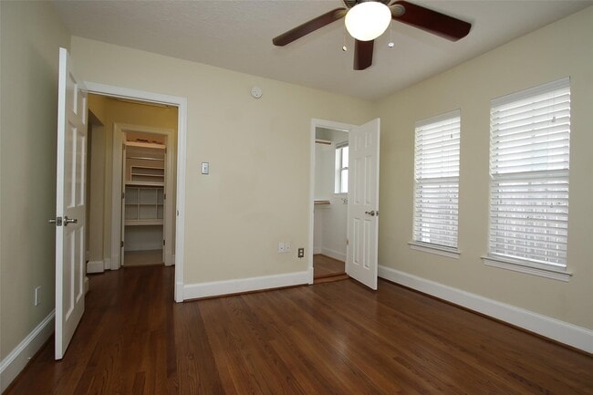 Building Photo - 1010 Louise St