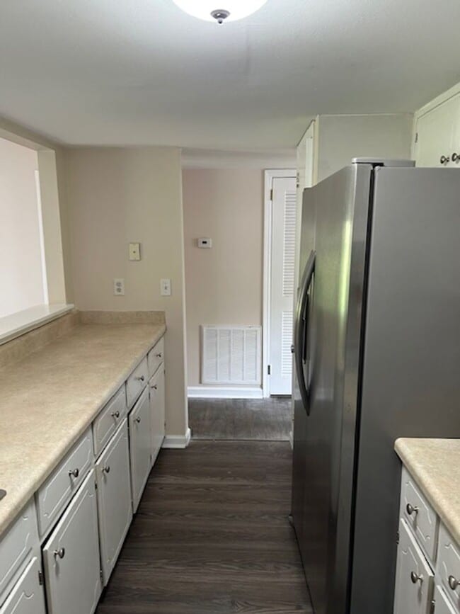 Building Photo - NOW AVAILABLE!! MOVE IN SPECIAL