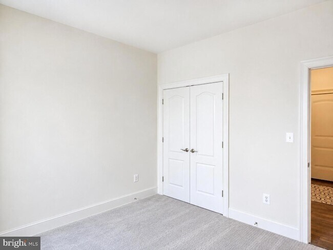 Building Photo - 3332 Burton Dr