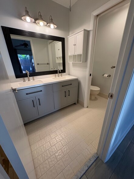 Building Photo - 51 Meadows Dr