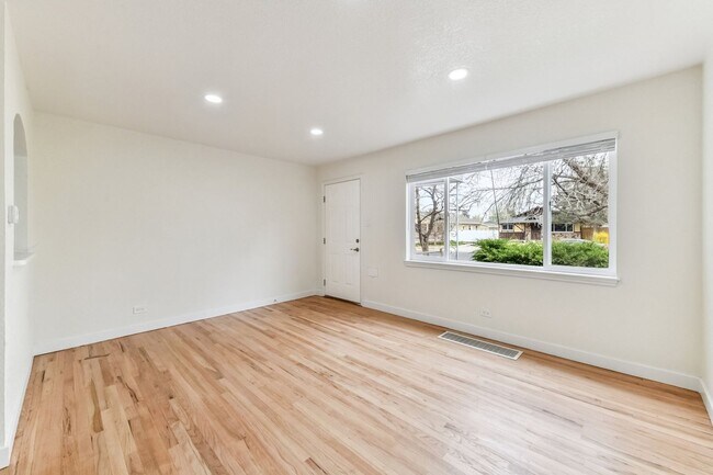 Building Photo - Stunning Single Family Home | 4BR/2BA | 1-Car Covered Parking | Fenced backyard