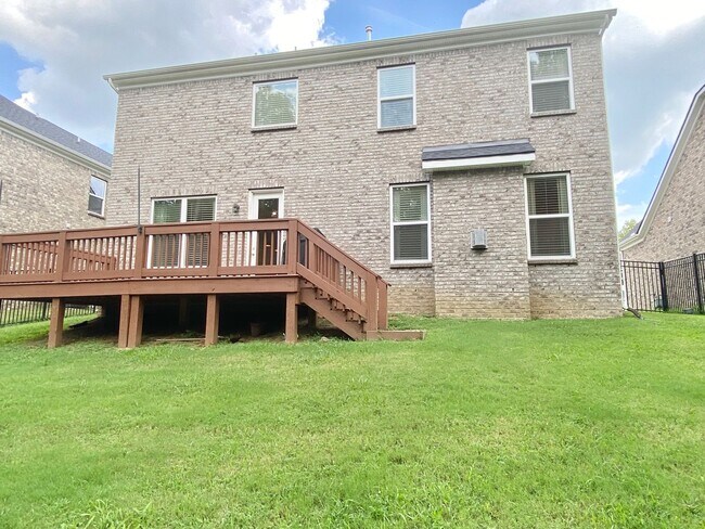 Building Photo - 4 Bedroom, 3 Bath Home w/ 2 Car Garage