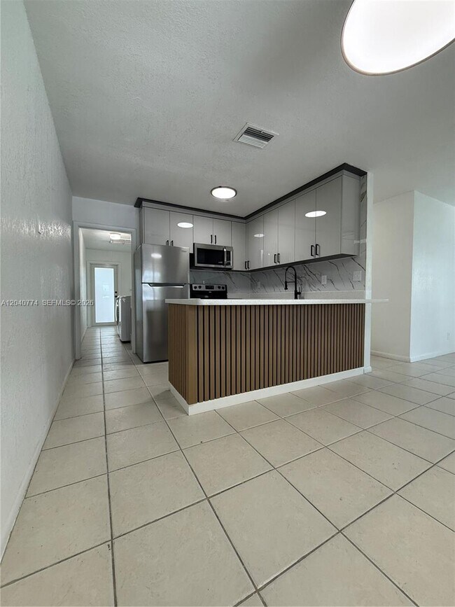 Building Photo - 6510 SW 49th St