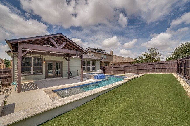 Building Photo - GORGEOUS 3-BEDROOM HOME WITH SPARKLING POOL