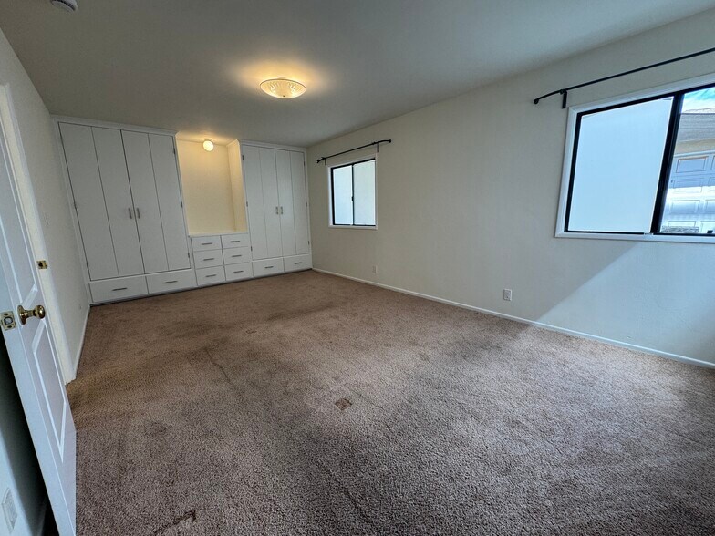 Building Photo - 714 Loma Dr