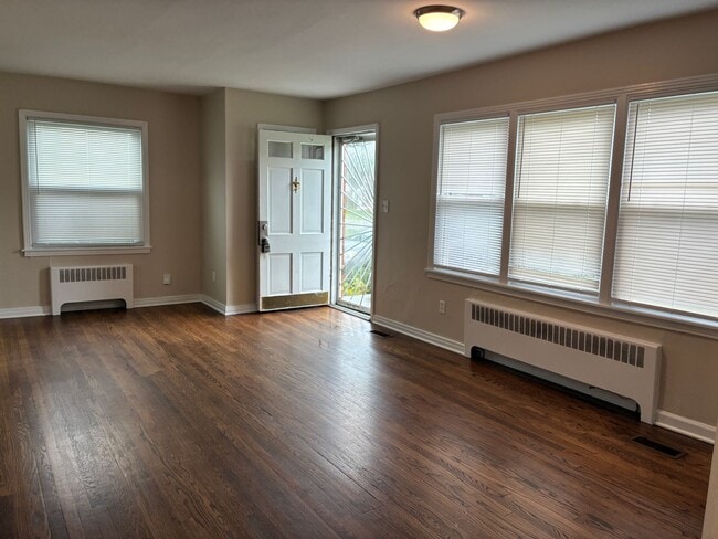 Building Photo - 2520 Proctor Knott Dr