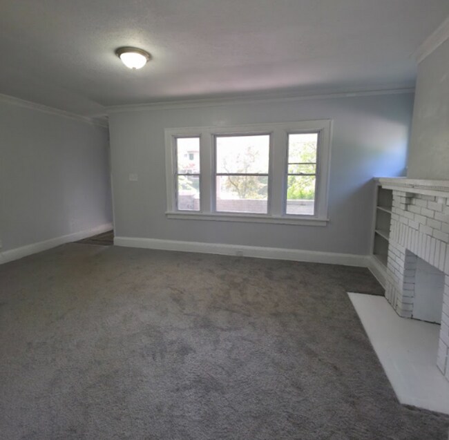 Building Photo - 3625 E 153rd St