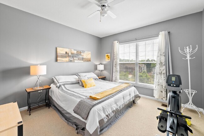 Building Photo - Luxurious Condo Living in Gated Stonegate ...