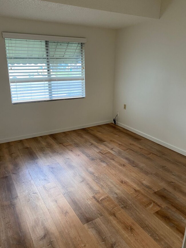Building Photo - COMING SOON!! 2 Bedroom 2 bath in 55+ Comm...