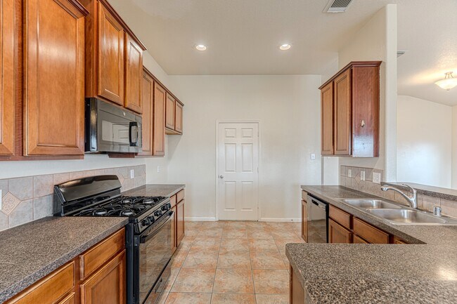 Building Photo - 6526 Bella Noche Dr