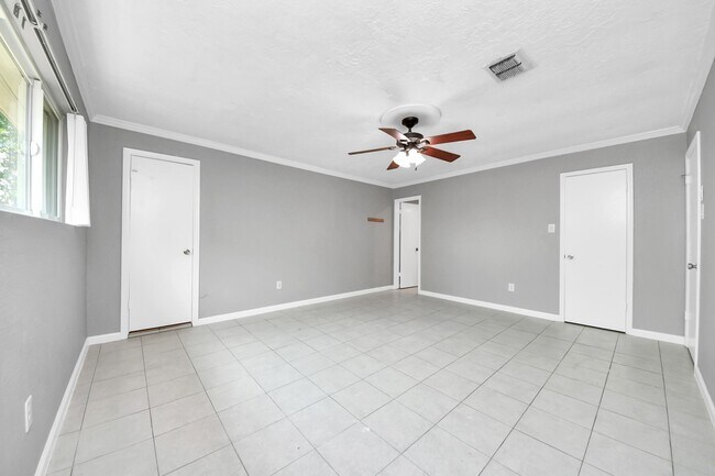 Building Photo - 10707 Shannon Hills Dr