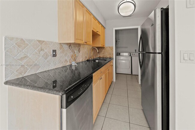 Building Photo - 1402 SW 9th Ave