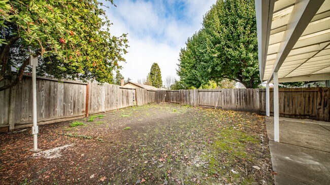 Building Photo - 493 Landsdown Cir