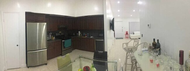 Building Photo - 11821 SW 123rd Ave