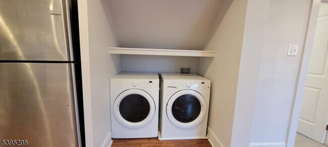 Building Photo - 18 Olive St