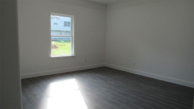 Building Photo - 232 Autumn Ln