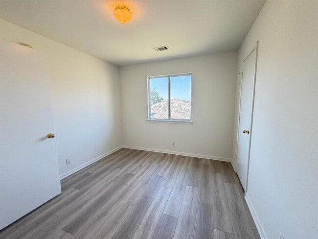 Building Photo - 1913 Overland Dr