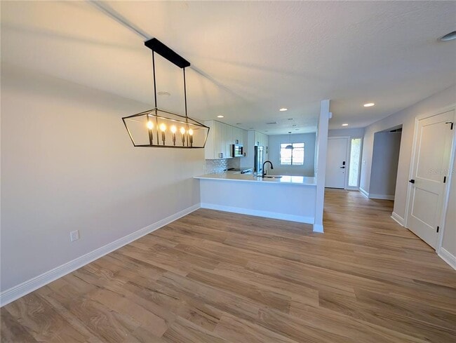 Building Photo - 3850 Mariners Walk
