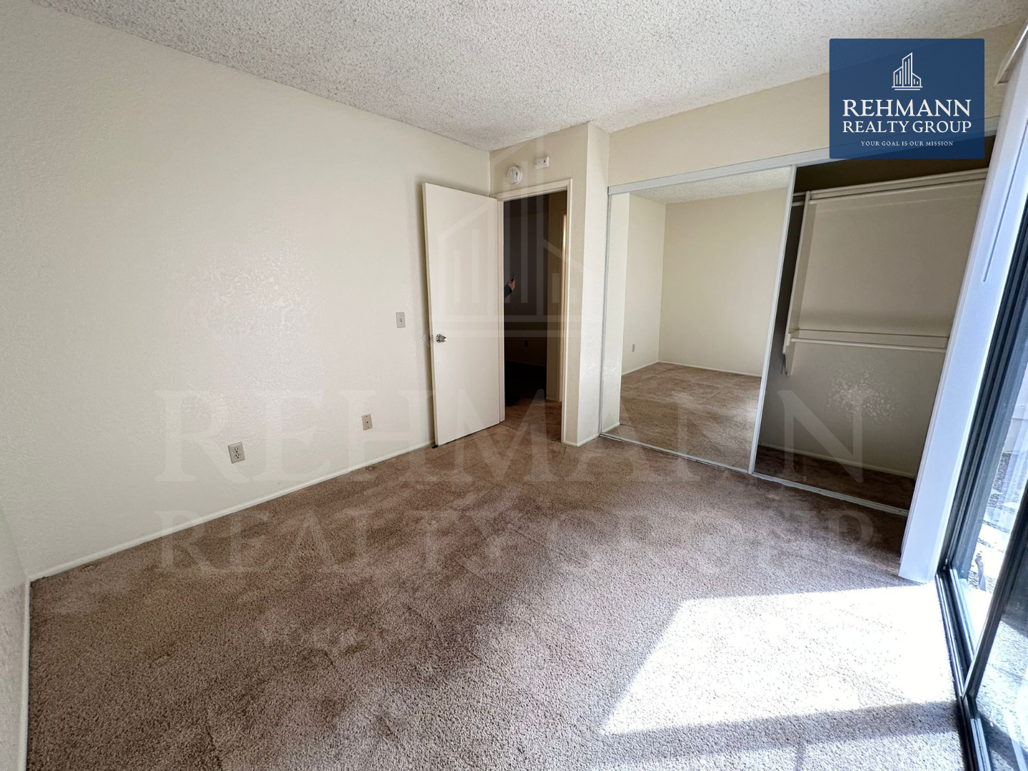 Building Photo - 4177 Iowa St