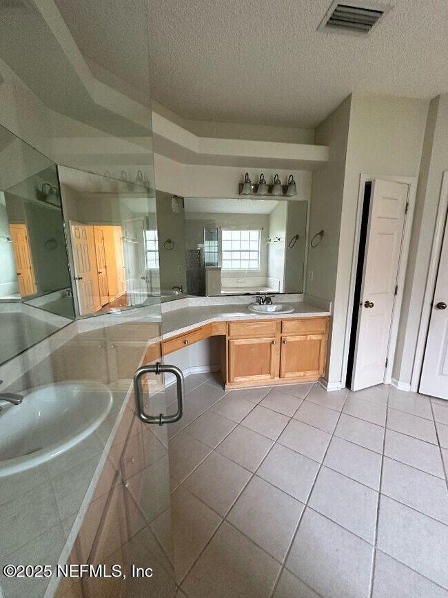 Building Photo - 12168 Irwin Manor Dr