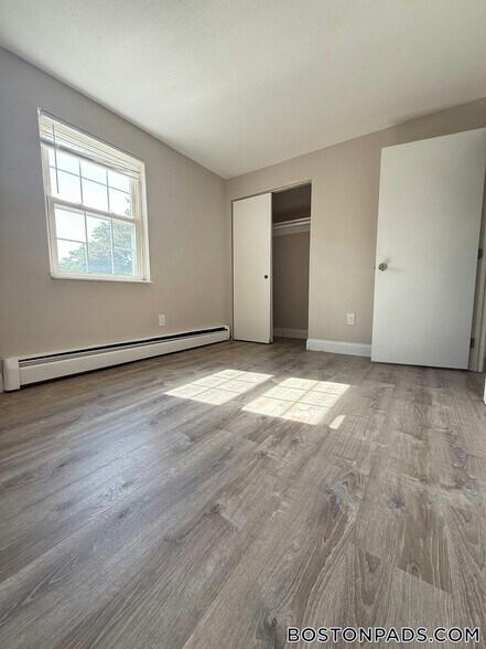 Building Photo - 71 Bernier St