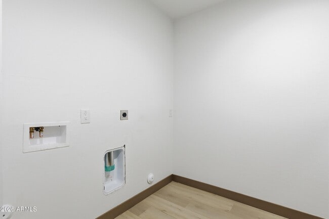 Building Photo - 2813 Trumbull Rd