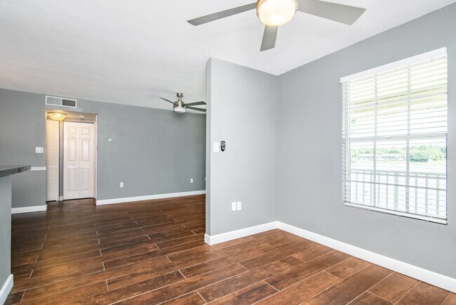 Building Photo - 214 Lake Parsons Grn