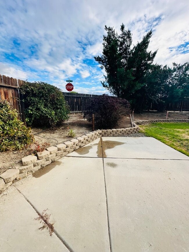 Building Photo - Adorable 3 bedroom with great location!