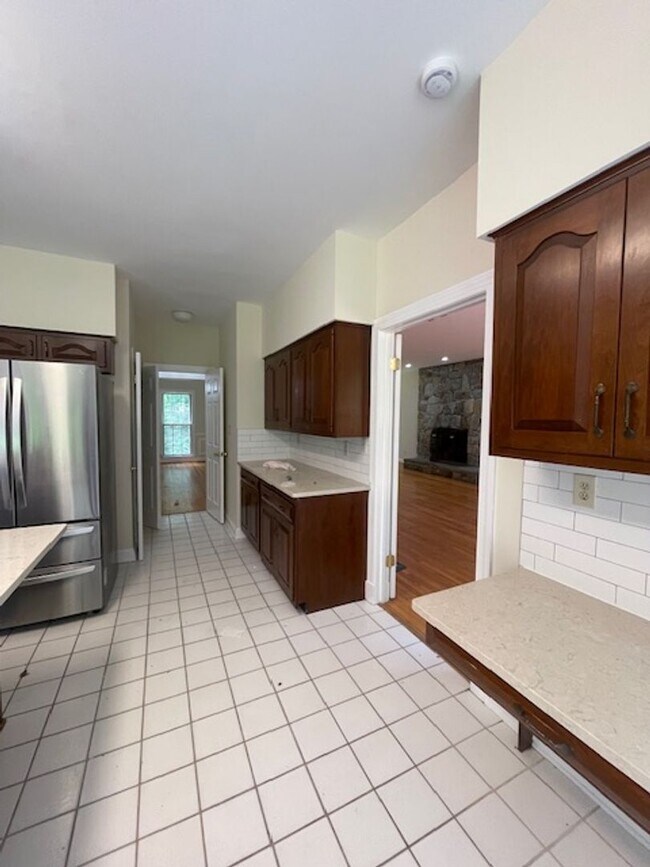 Building Photo - Spacious SF home in Potomac