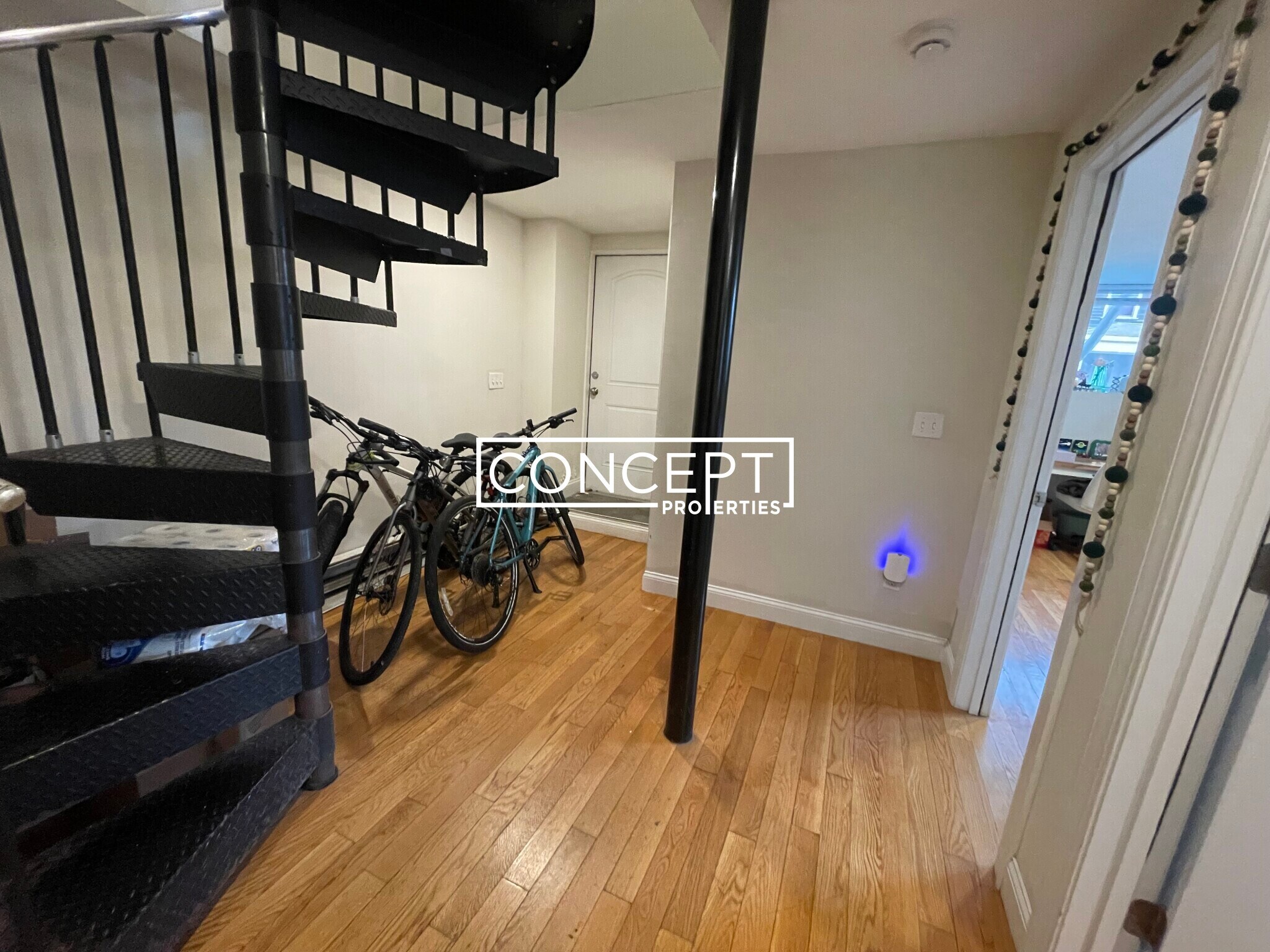 Building Photo - 839 Parker St