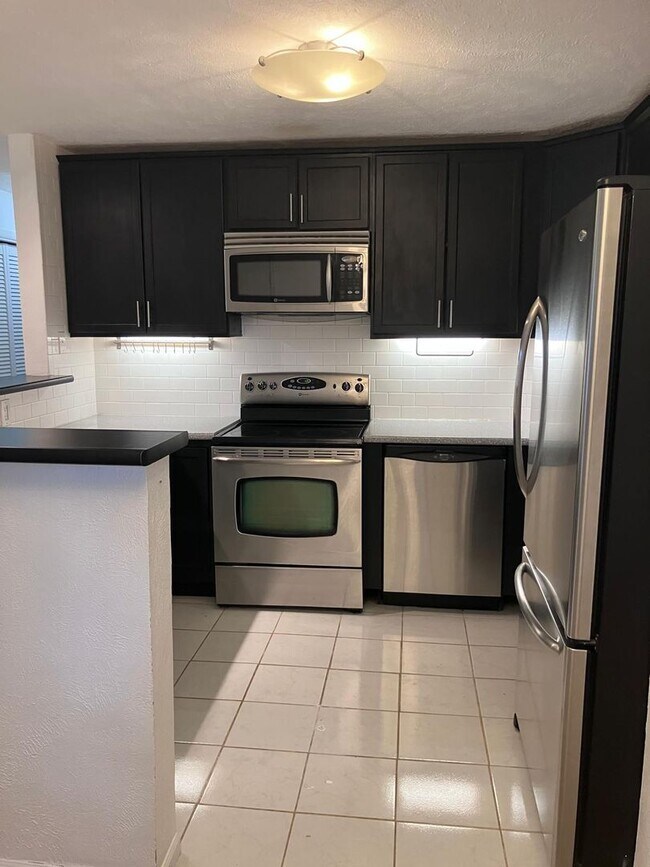 Building Photo - Fabulous 2 Bedroom 2 Bathroom Condo in Boulder!