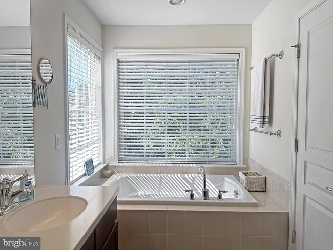 Building Photo - 204 Hudson Dr